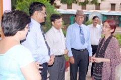 Smt.-Manju-Birla-being-raceived-by-the-Principal