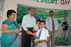 Students-receiving-Prizes-on-Montessori-Day