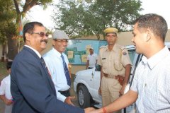 The-Principal-welcoming-the-Cheif-Guest-SP-Jhunjhunu-at-the-opening-ceremony-of-IPSC-Football